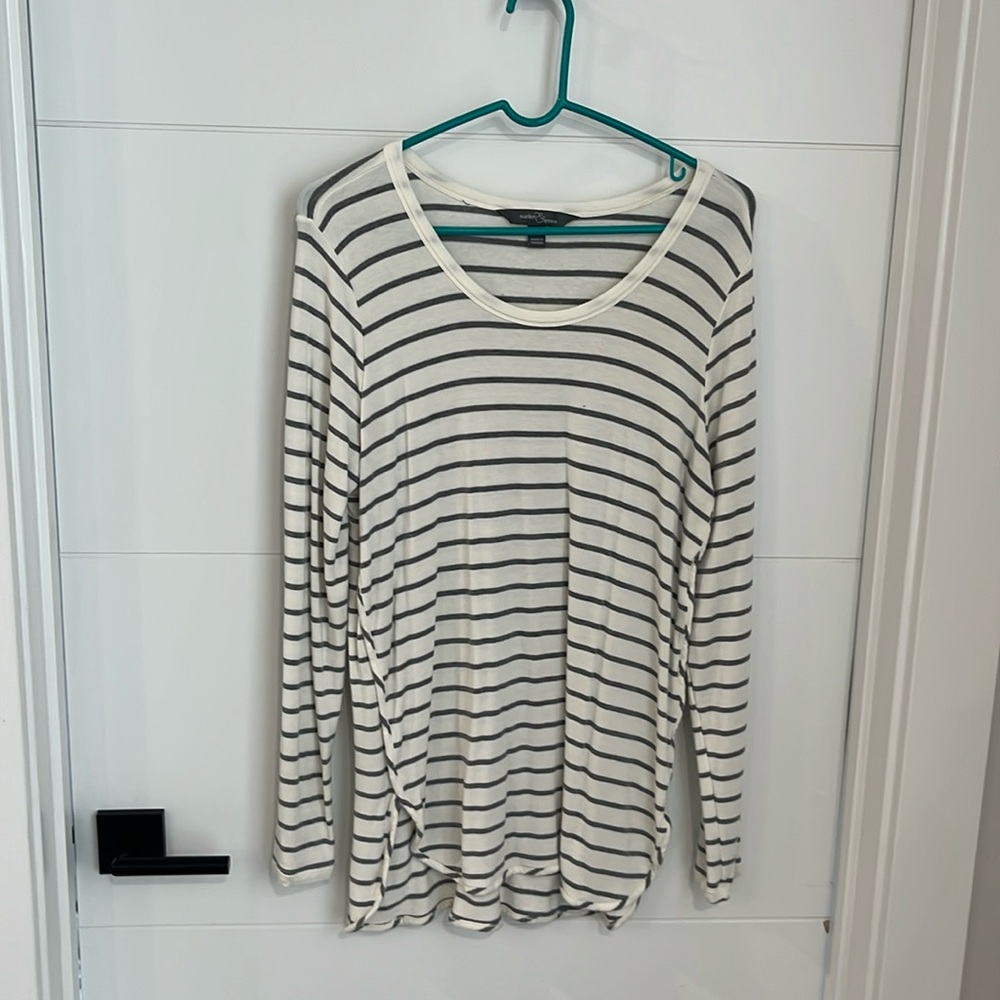 Long sleeve light weight sweater